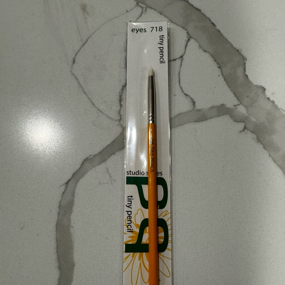 Studio Series, Tiny Pencil , Eyes 718, 1 Brush